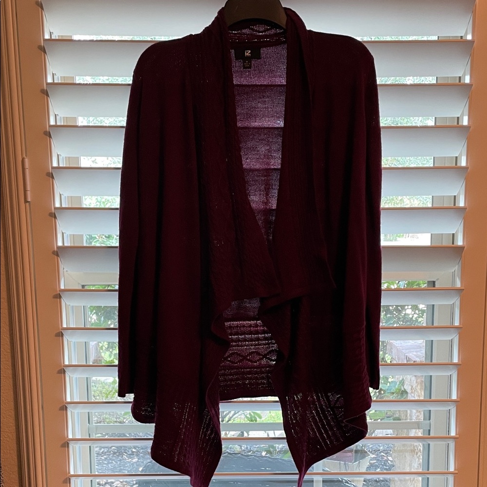 IZ BYER Elegant Burgundy ladies Sweater SZ M Open Front Lapel EUC Crochet design